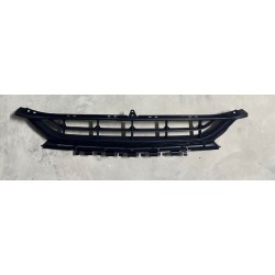 C SERİSİ W205 MAKYAJLI C63 UYUMLU ÖN TAMPON ORTA IZGARASI